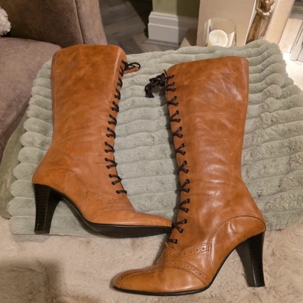 Vintage Brown Lace-Up Heeled Boots